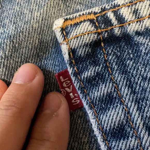 Super cute Levi’s denim short shorts. - Picture 4 of 5